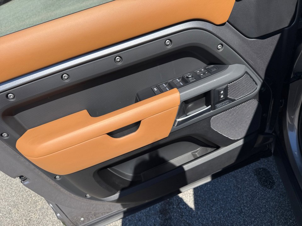 Used 2020 Land Rover Defender 110 X AWD/4WD image 36