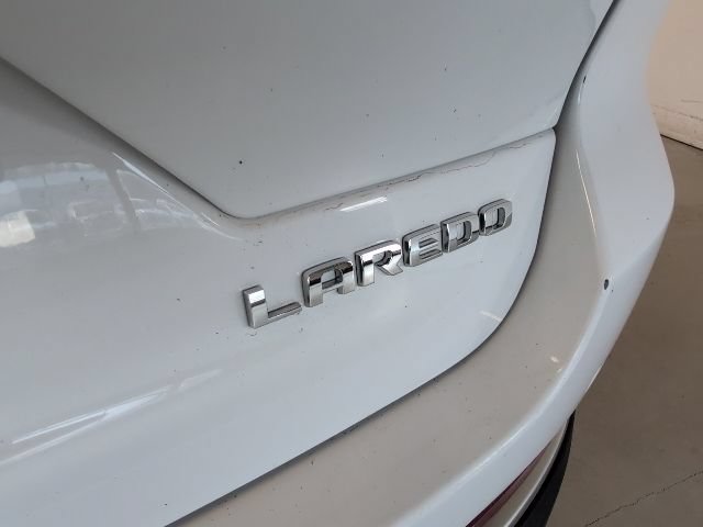 Used 2023 Jeep Grand Cherokee Laredo AWD/4WD image 31