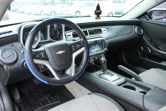 Used 2015 Chevrolet Camaro LT RWD image 16