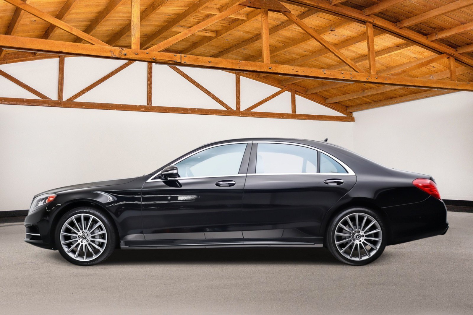 Used 2017 Mercedes-Benz S 550 Sedan image 2