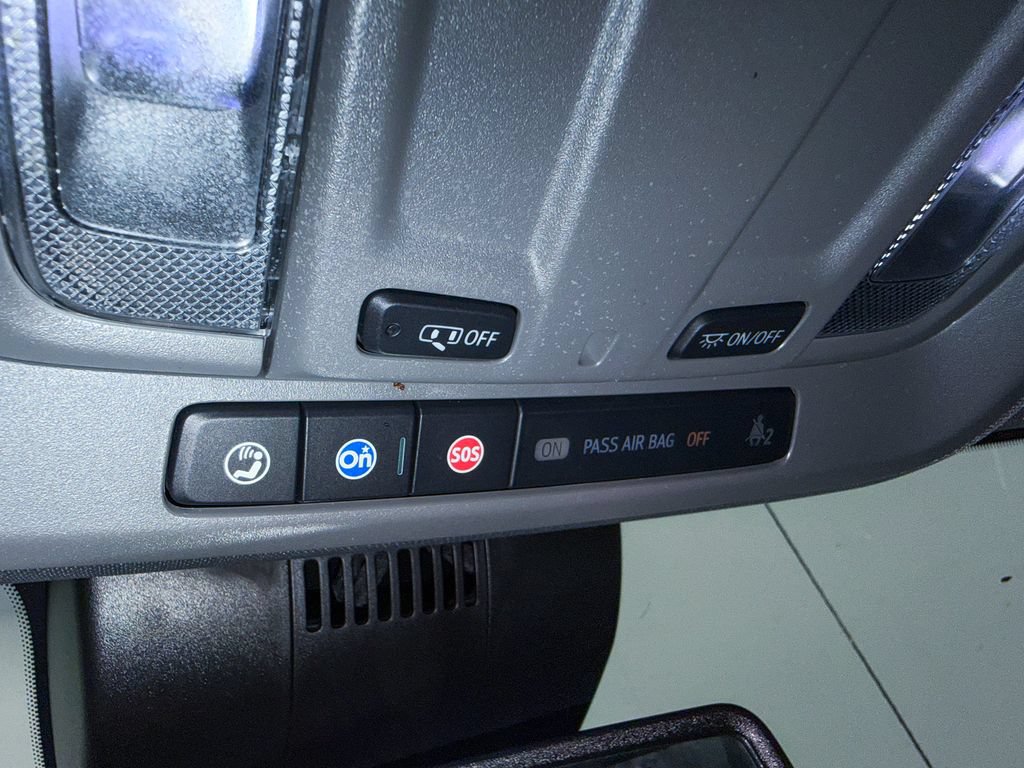 Used 2023 Chevrolet Silverado 1500 LTZ AWD/4WD image 46
