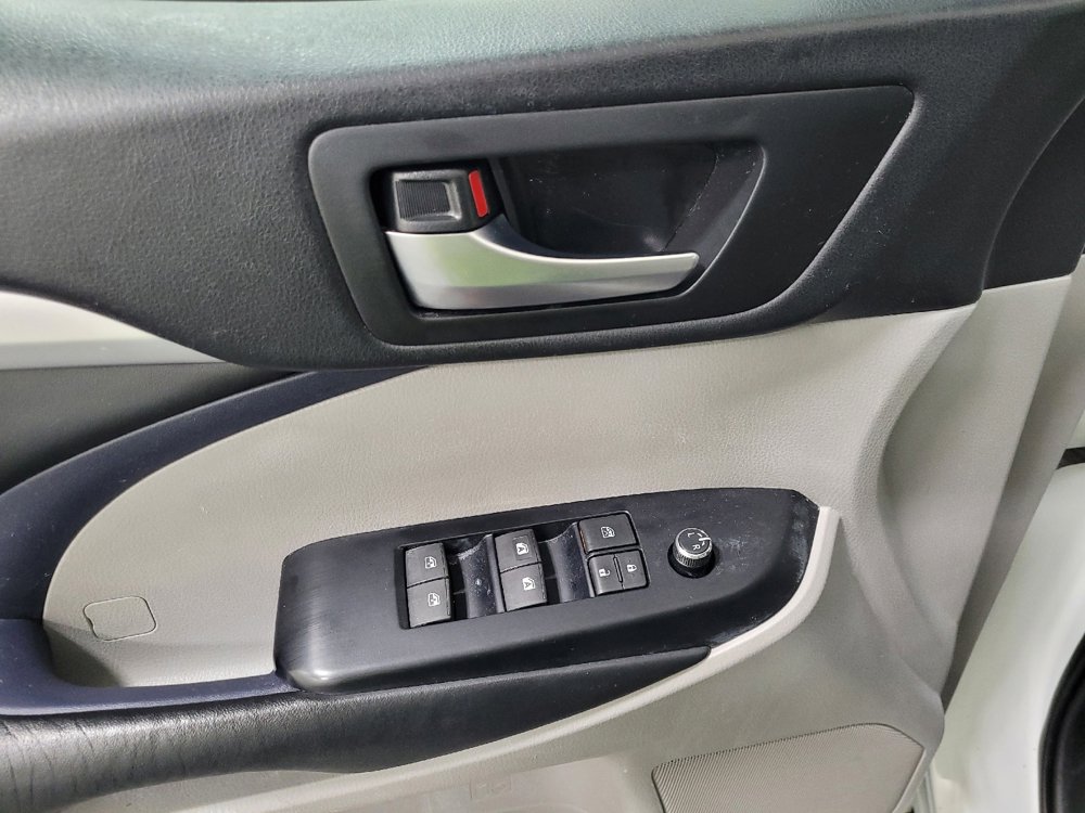 Used 2019 Toyota Highlander XLE image 27