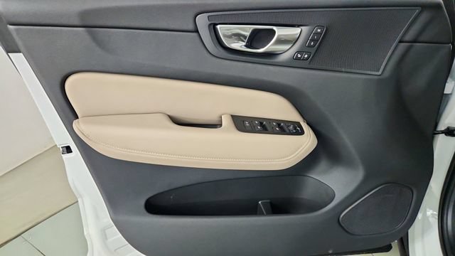 New 2026 Volvo XC60 T8 Plus w/ Climate Package PRO AWD/4WD image 9