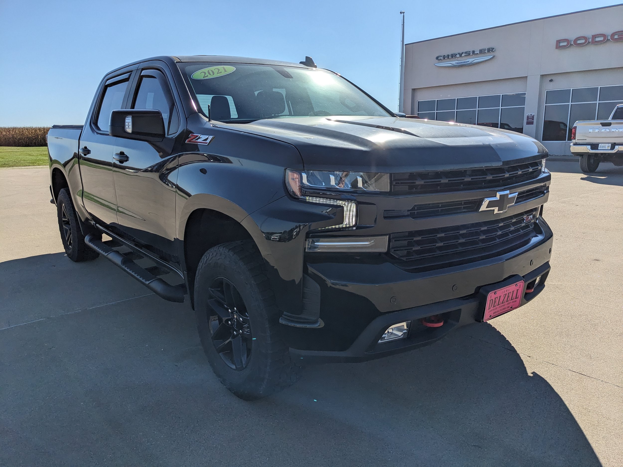 Used 2021 Chevrolet Silverado 1500 LT Trail Boss w/ Convenience Package II AWD/4WD image 2