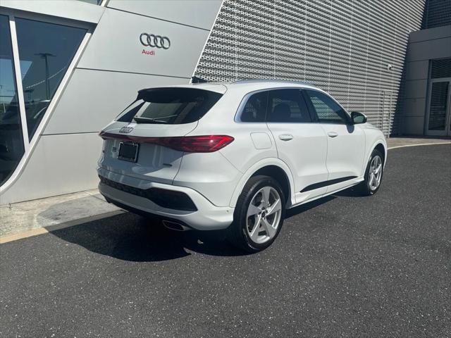 Certified 2025 Audi Q5 Premium AWD/4WD image 3