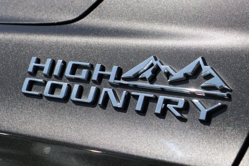 Used 2021 Chevrolet Suburban High Country w/ Premium Package image 56