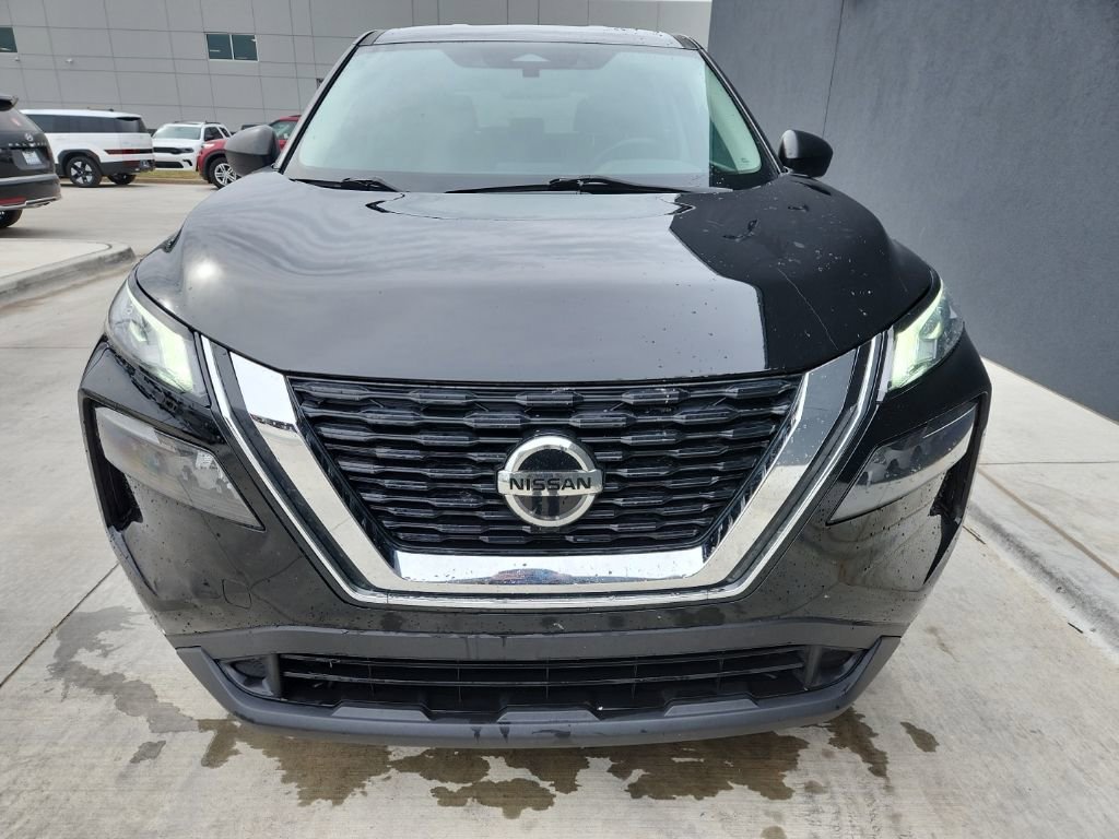 Used 2021 Nissan Rogue S image 2