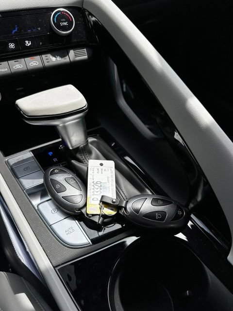 Certified 2025 Hyundai Elantra Limited FWD image 35