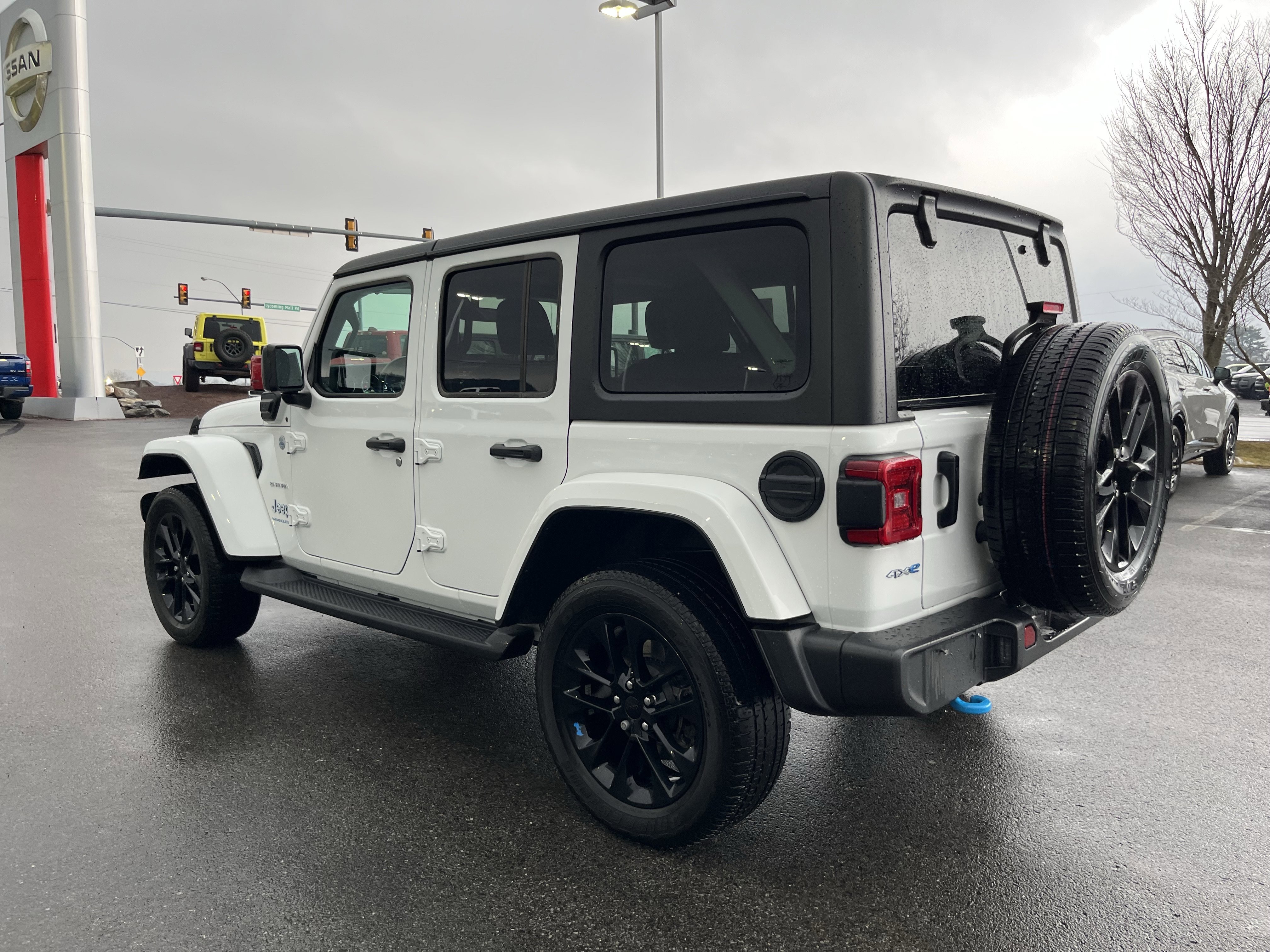 Used 2023 Jeep Wrangler Unlimited Sahara w/ Cold Weather Group image 6