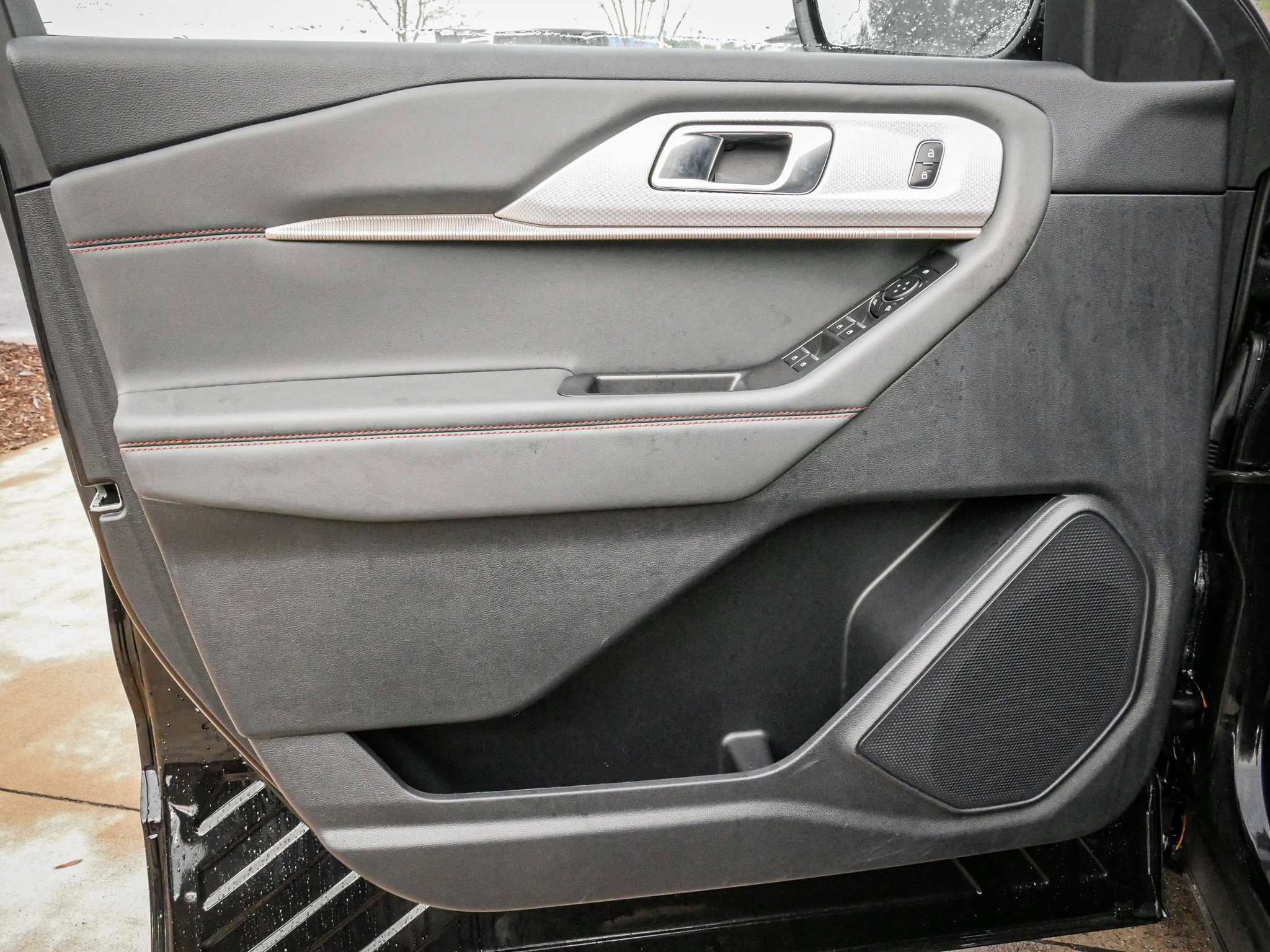 Used 2025 Ford Explorer Active w/ Active Comfort Package image 14