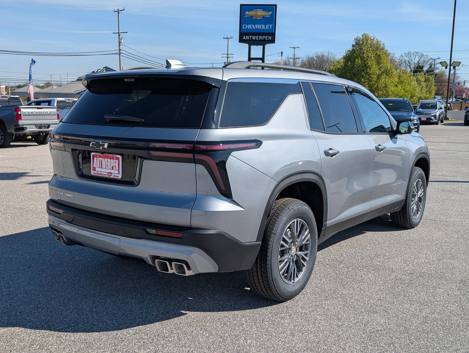New 2026 Chevrolet Traverse LT w/ Driver Confidence Package image 2