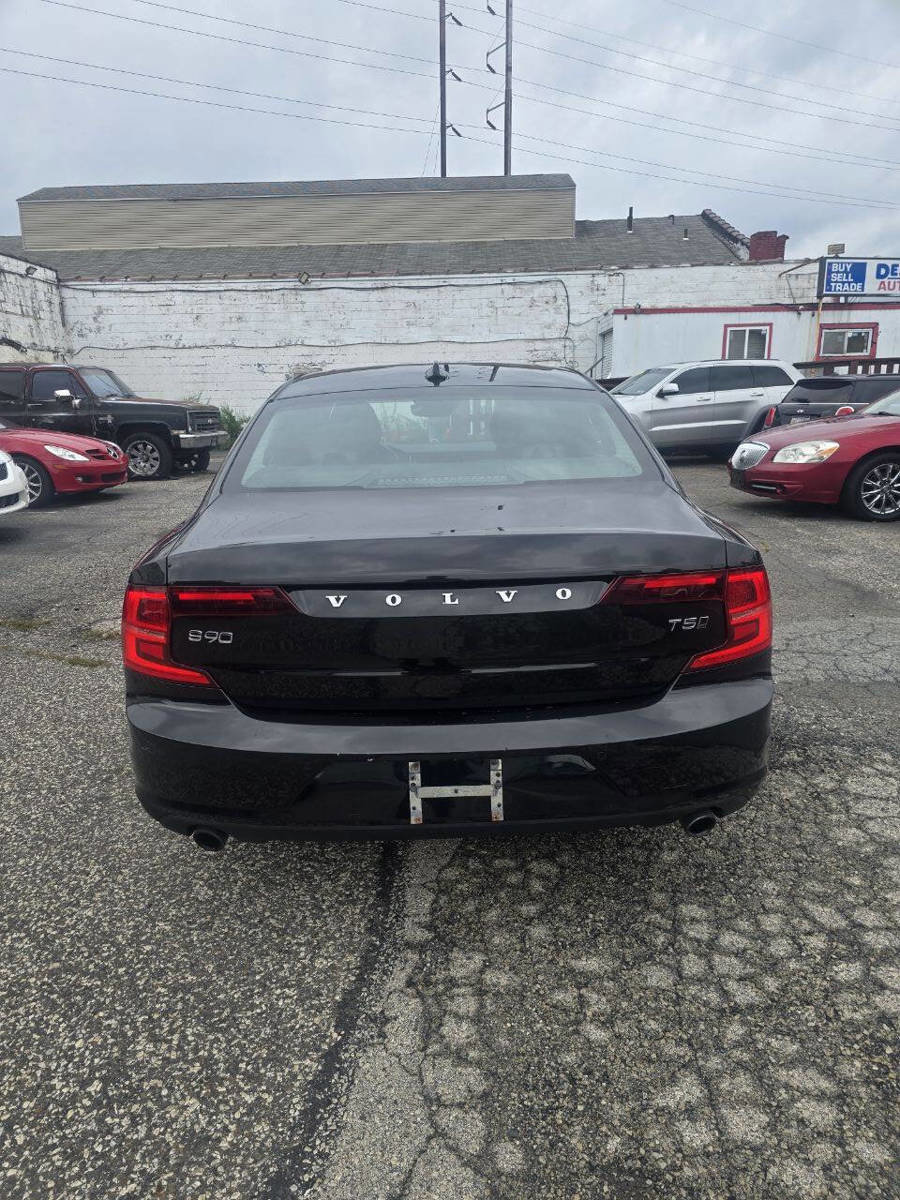 Used 2018 Volvo S90 T5 Momentum w/ Convenience Package image 5