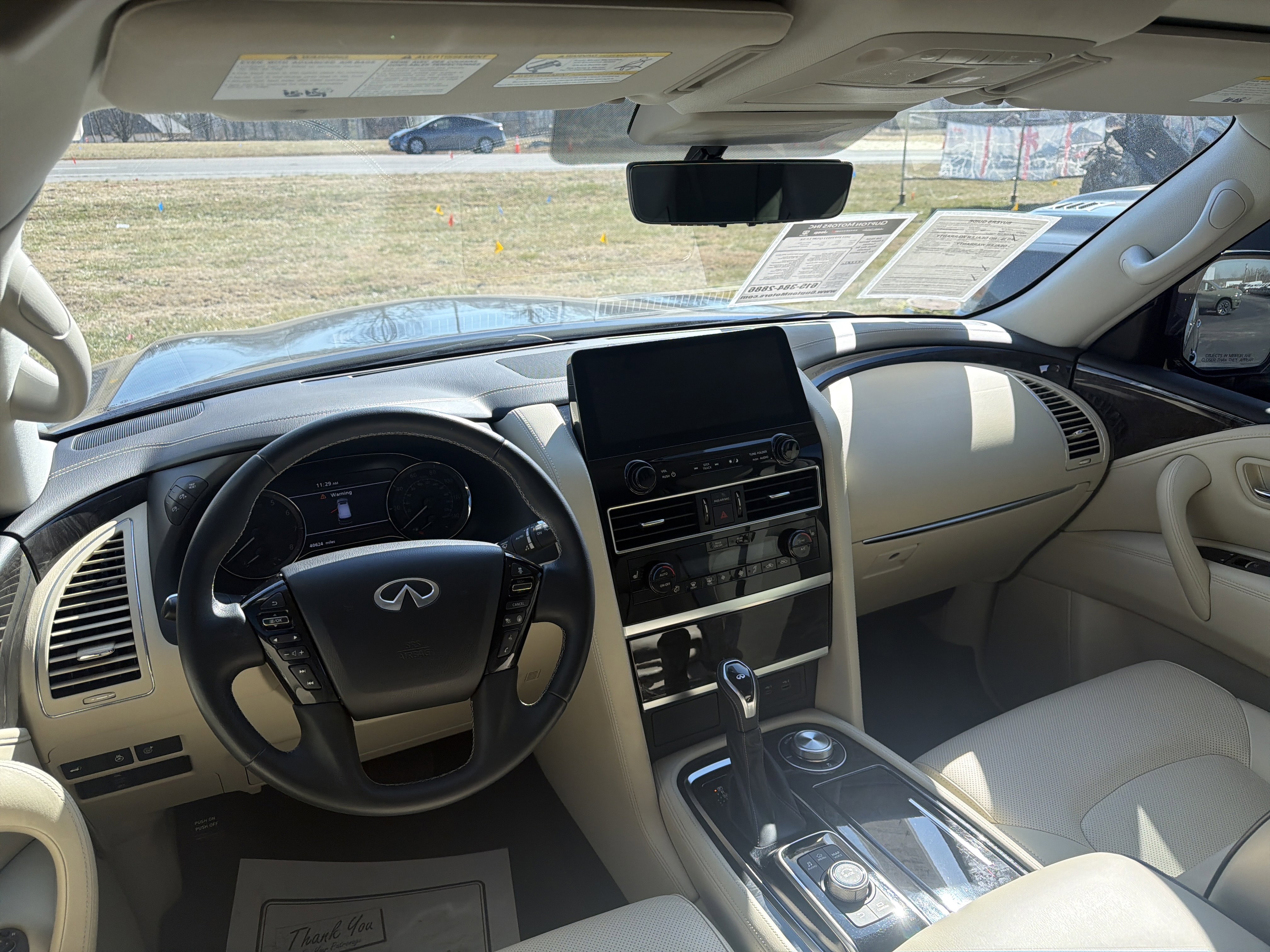 Used 2023 INFINITI QX80 Luxe w/ All-Season Package image 15