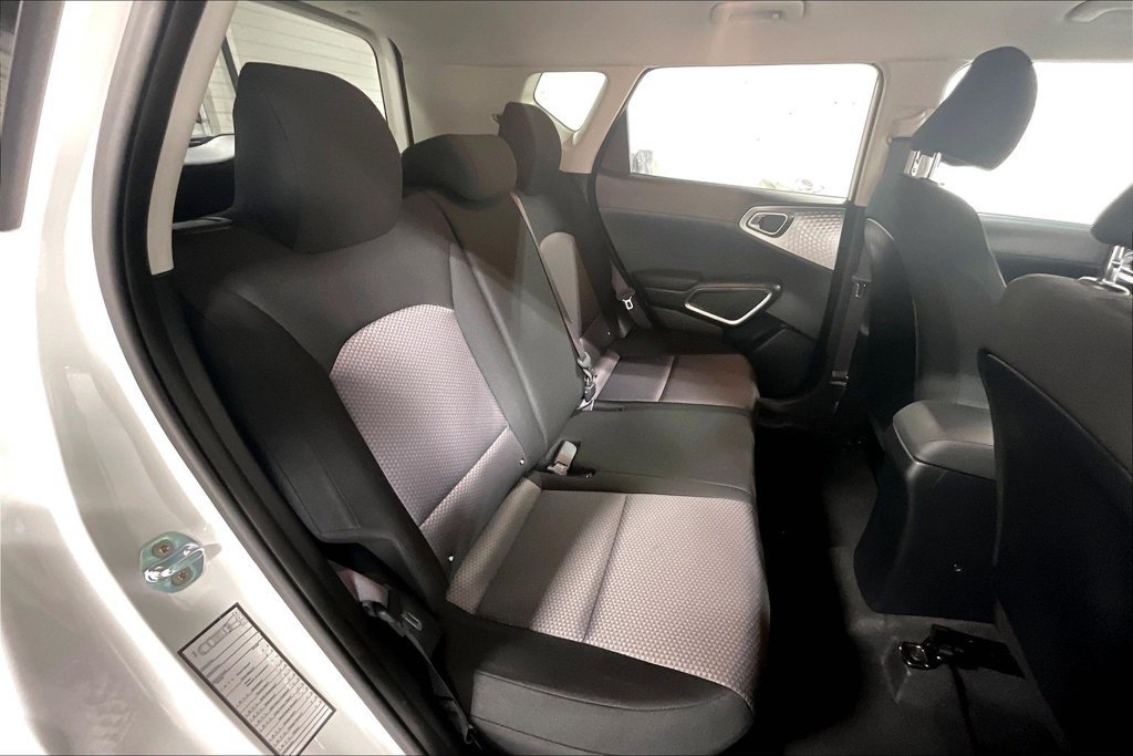 Used 2025 Kia Soul LX w/ LX Technology Package FWD image 32