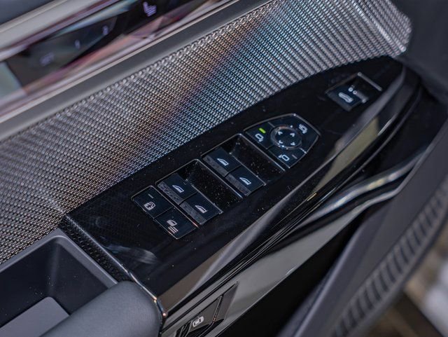 Used 2026 BMW 740i xDrive w/ Premium Package image 14