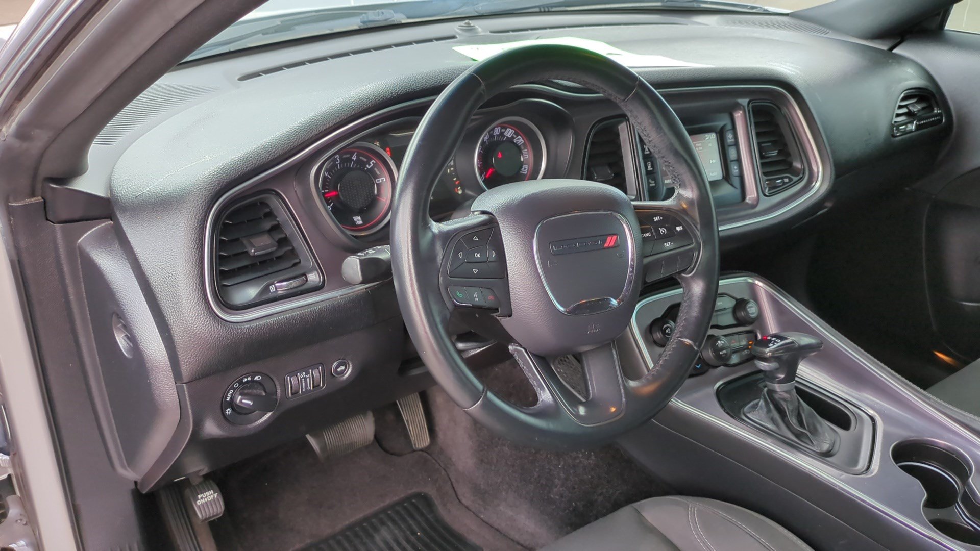 Used 2016 Dodge Challenger SXT RWD image 13