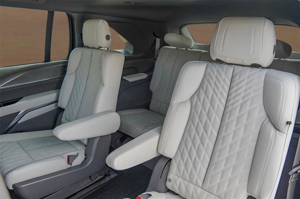 New 2026 Cadillac Escalade IQ Luxury 1 w/ LPO, Floor Liner Package image 24