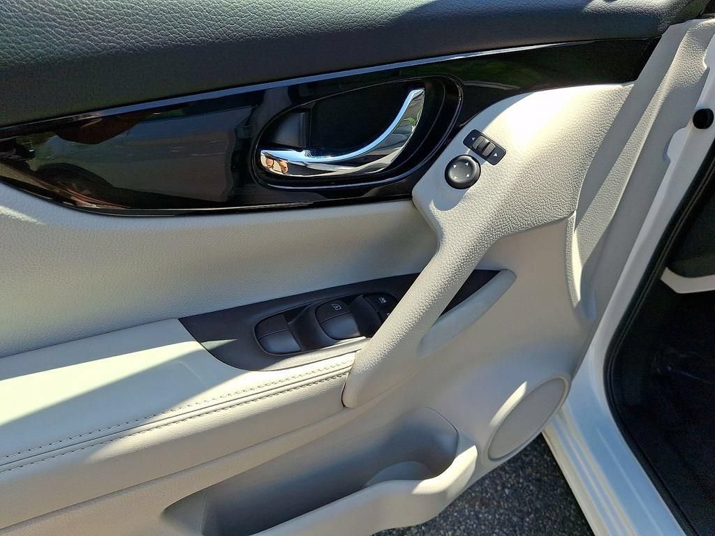 Certified 2022 Nissan Rogue Sport SL AWD/4WD image 15