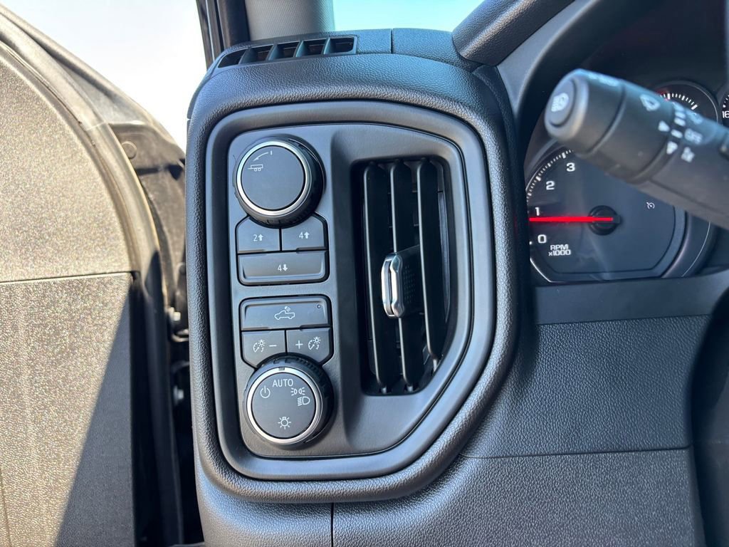 Used 2024 Chevrolet Silverado 2500 Custom image 19