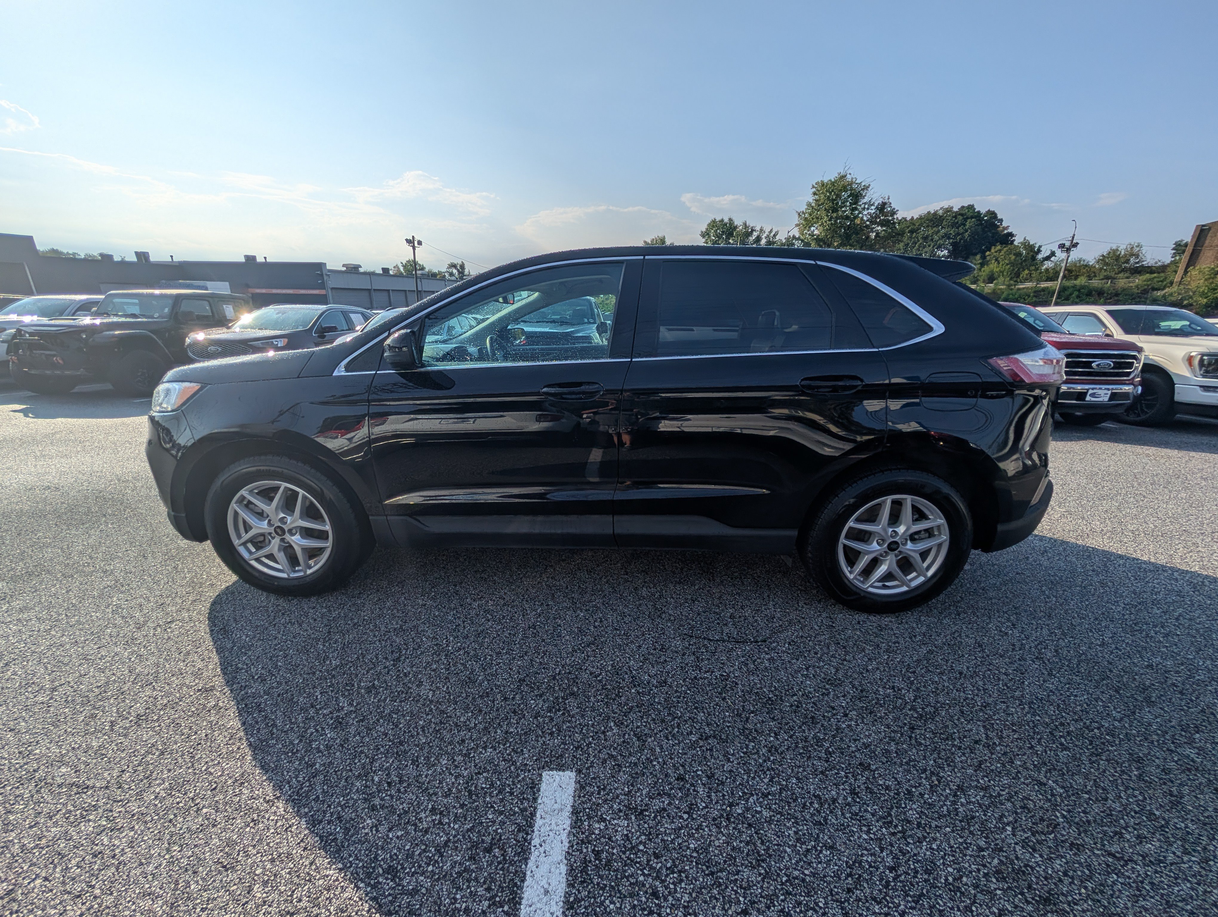 Certified 2024 Ford Edge SEL w/ Convenience Package AWD/4WD image 3