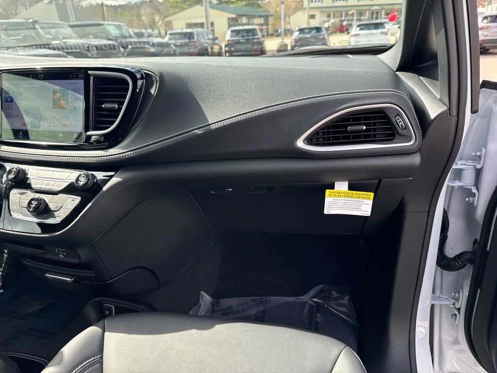 New 2026 Chrysler Pacifica Select FWD image 26