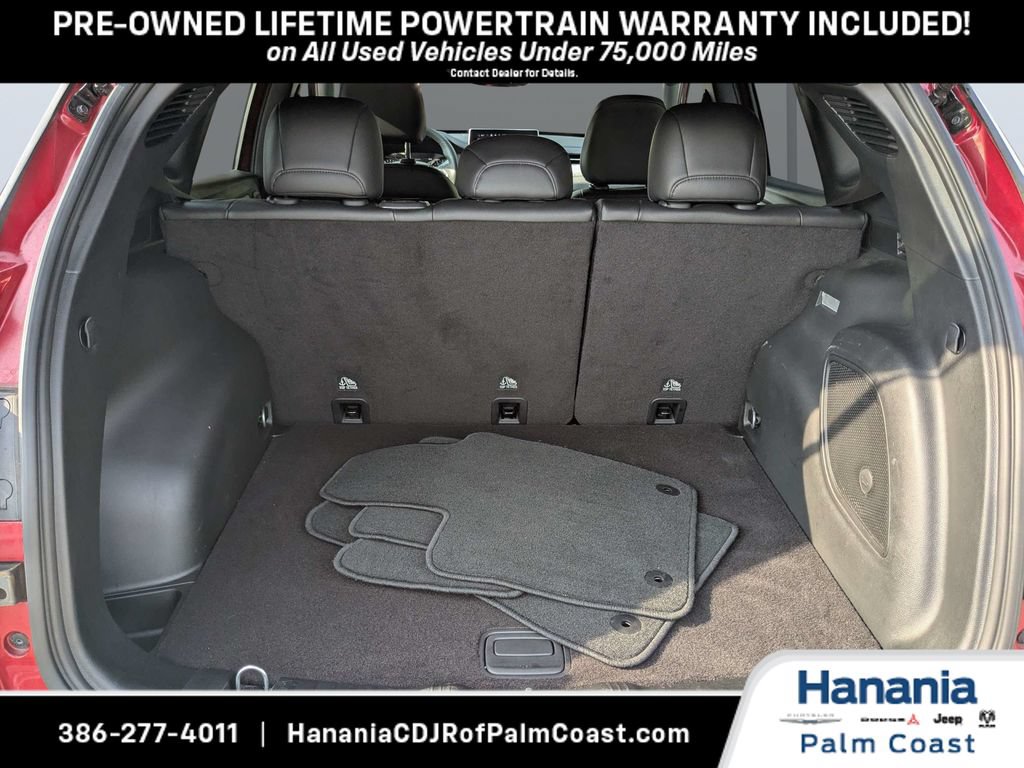 Used 2024 Jeep Compass Latitude w/ Sun and Sound Group AWD/4WD image 12