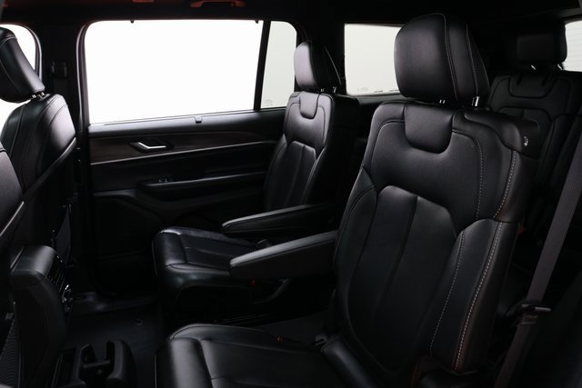 Used 2024 Jeep Grand Cherokee L Limited w/ Luxury Tech Group II image 12