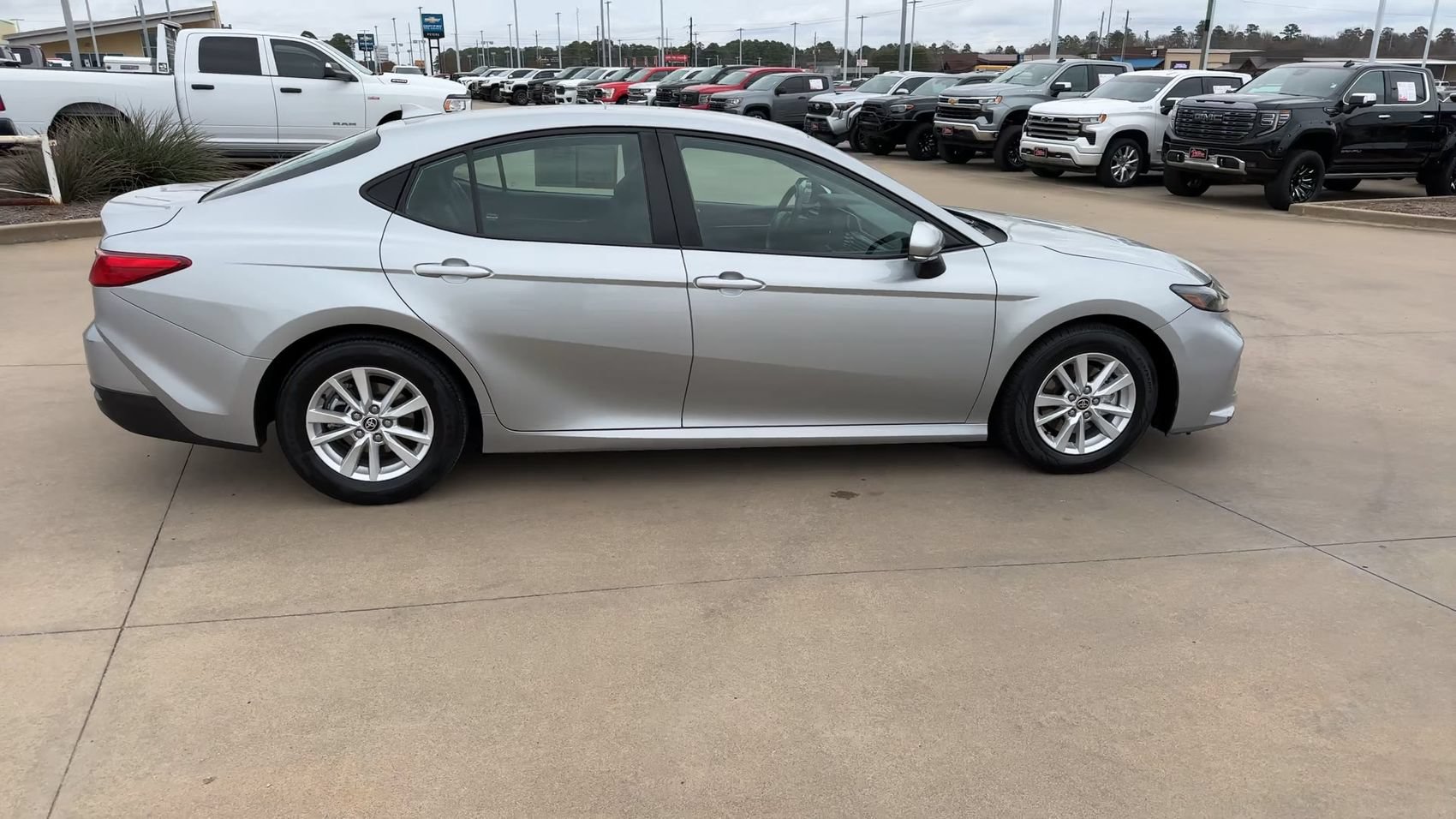 Used 2025 Toyota Camry LE FWD image 2