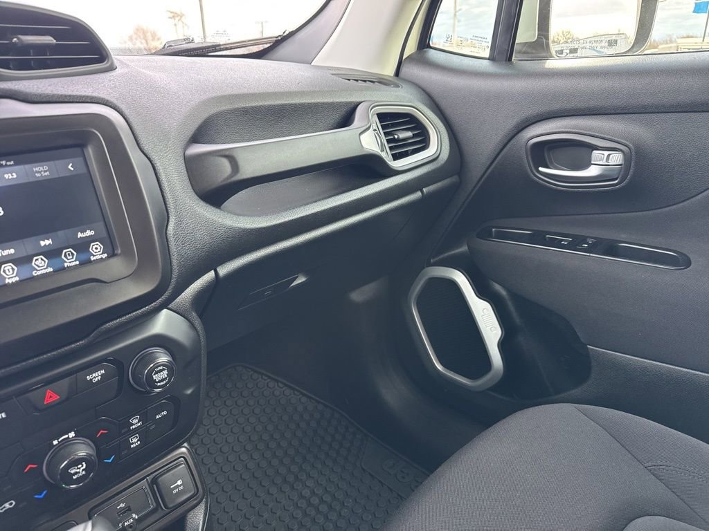 Used 2020 Jeep Renegade Latitude w/ Cold Weather Group image 33