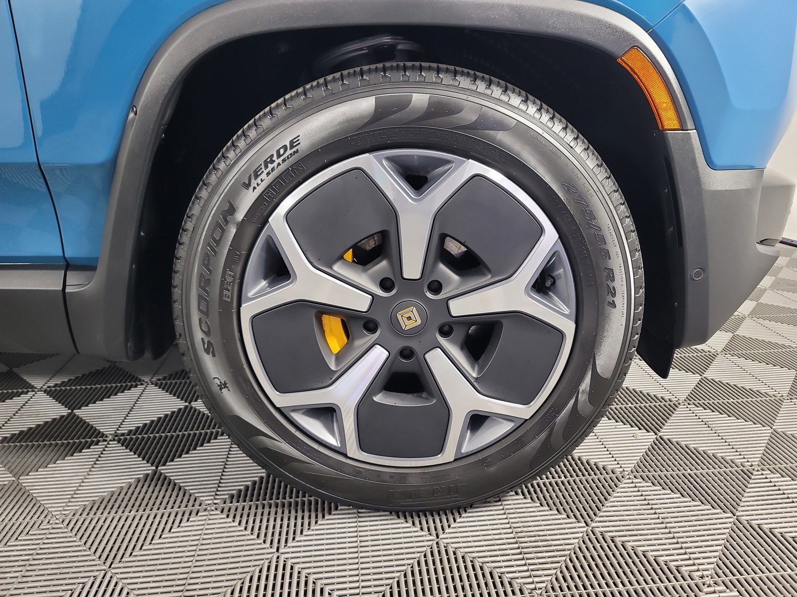 Used 2024 Rivian R1S Adventure AWD/4WD image 11