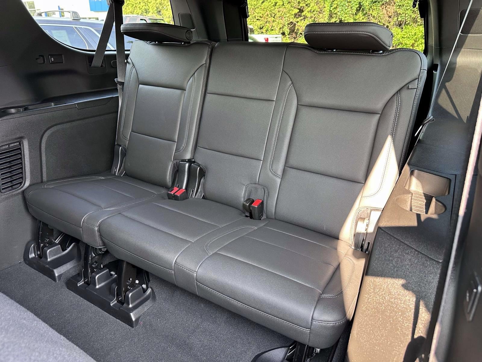 Used 2022 Chevrolet Suburban LT w/ Luxury Package AWD/4WD image 13