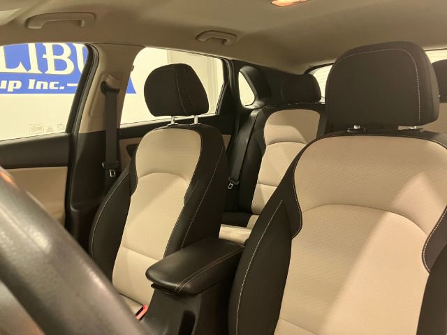 Used 2018 Hyundai Elantra GT FWD image 18