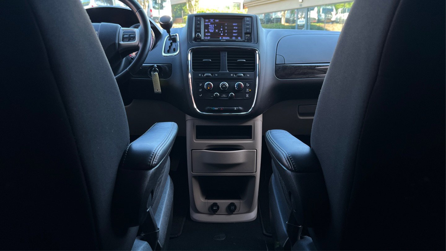 Used 2019 Dodge Grand Caravan SE w/ UConnect Hands-Free Group FWD image 16