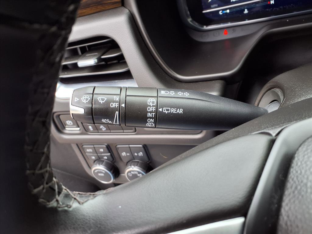 Used 2023 Chevrolet Suburban Premier image 10