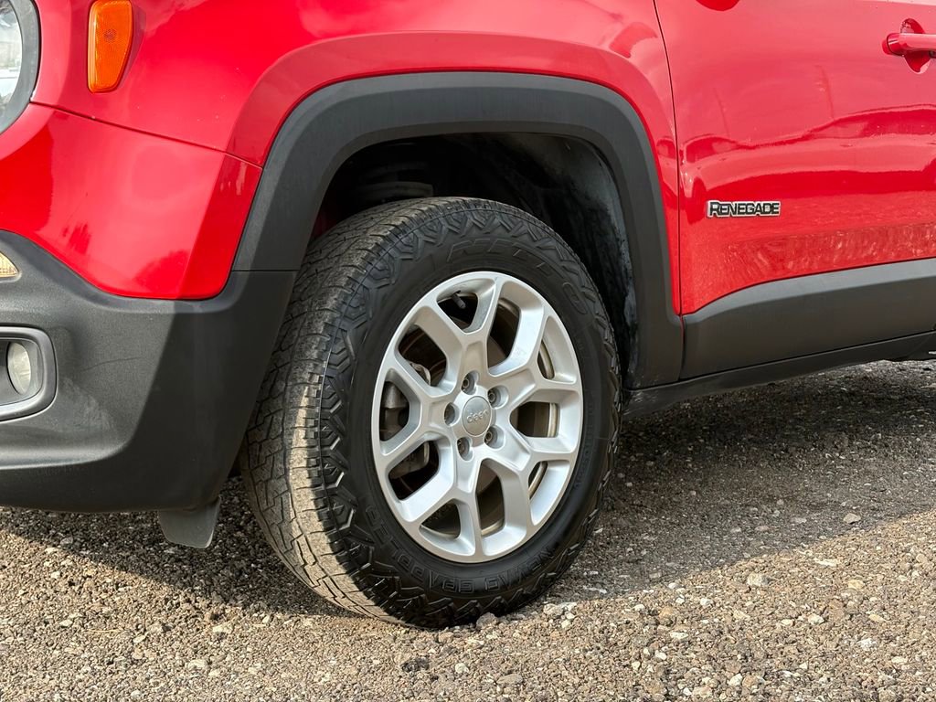 Used 2015 Jeep Renegade Latitude AWD/4WD image 9