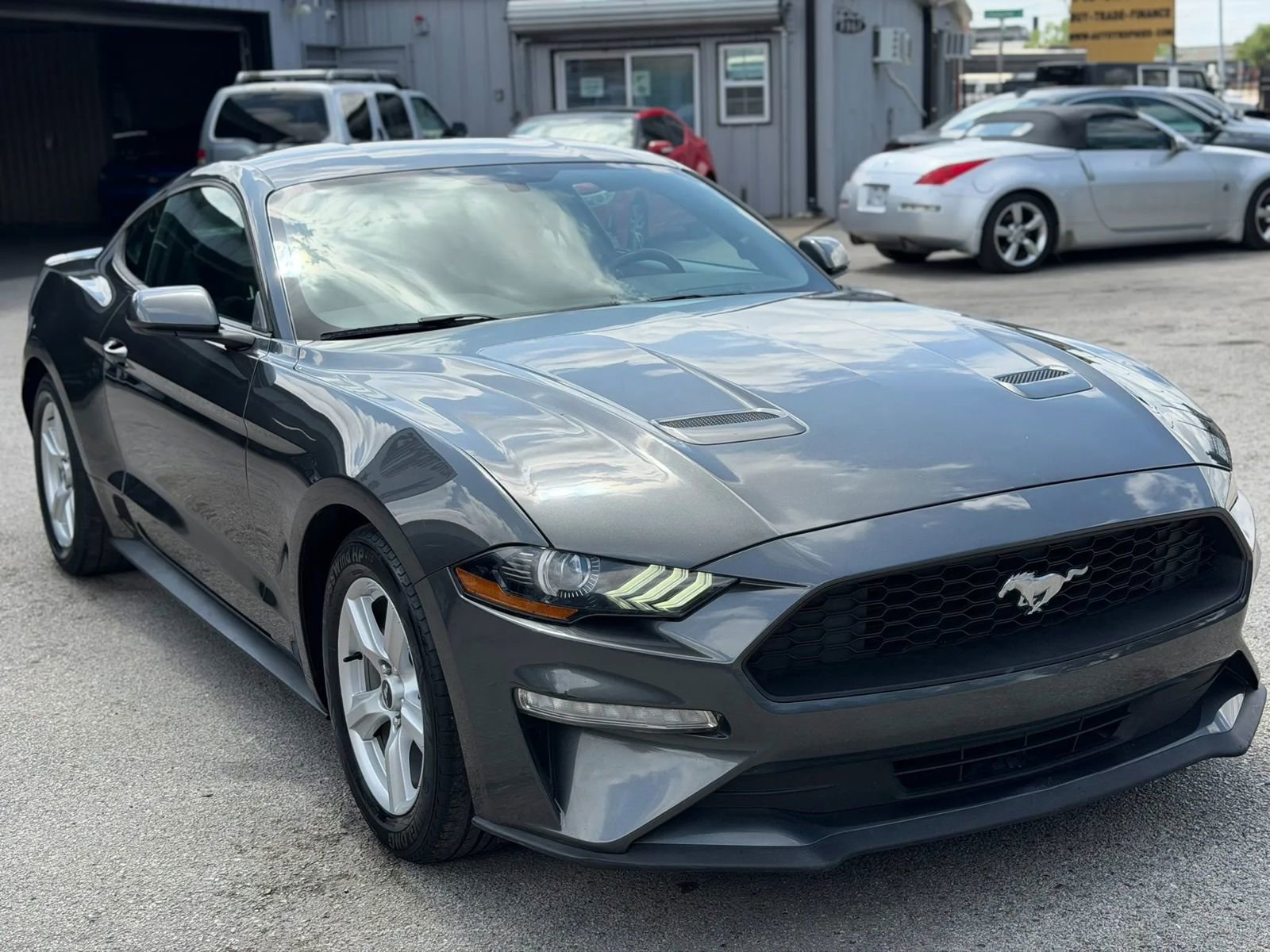 Used 2019 Ford Mustang Coupe image 3
