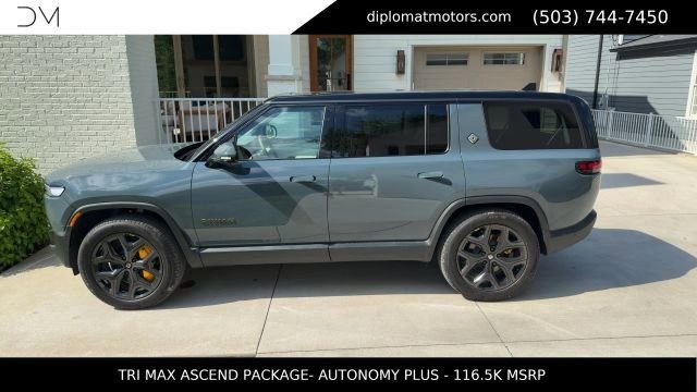 Used 2026 Rivian R1S Premium AWD/4WD image 2