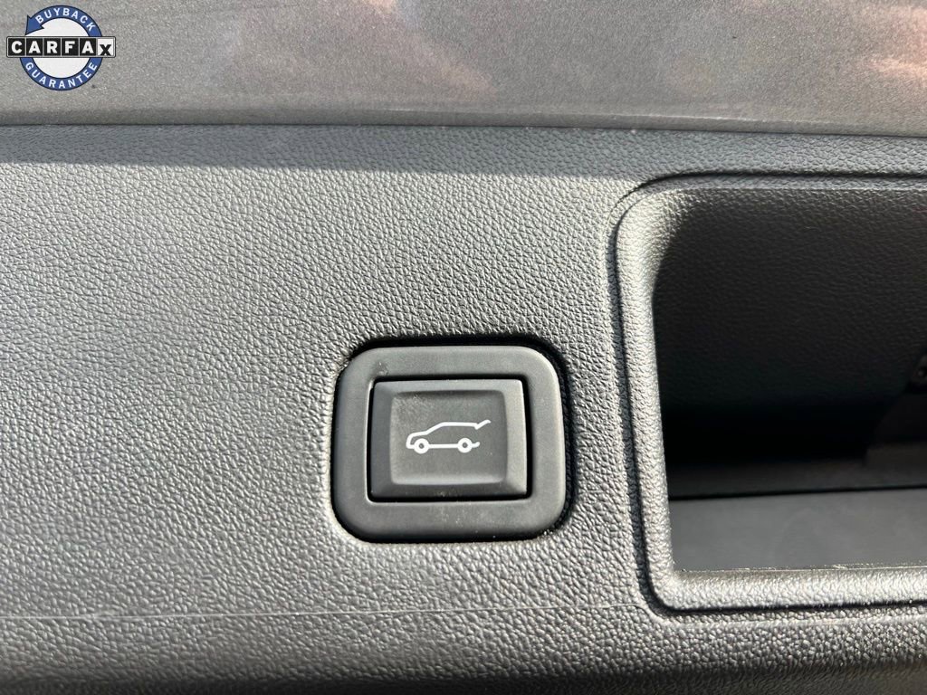 Used 2023 GMC Terrain SLT image 28