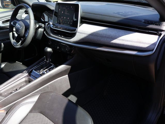 Used 2025 Jeep Compass Latitude w/ Sun & Sound Group image 12