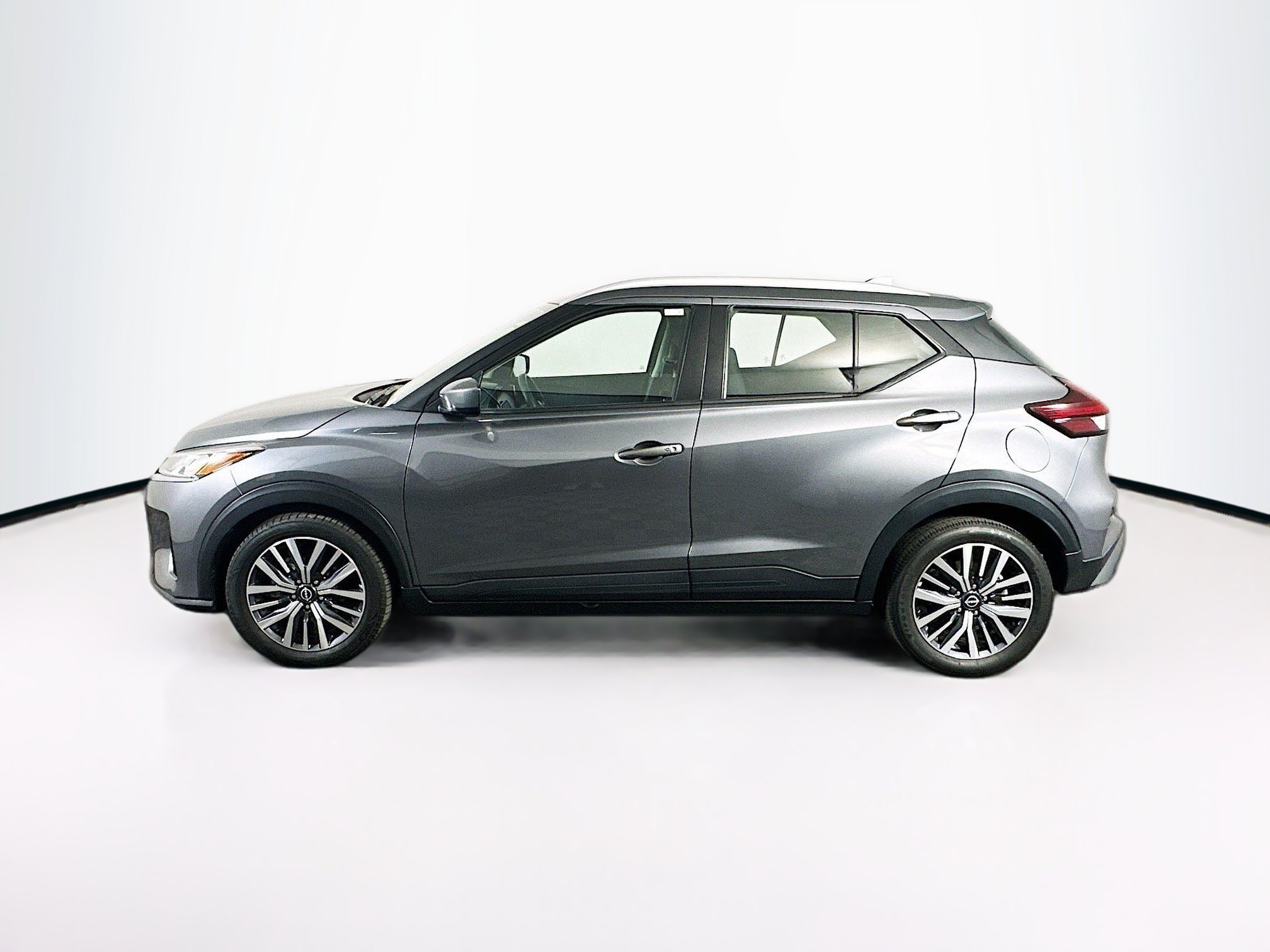 Used 2022 Nissan Kicks SV FWD image 4