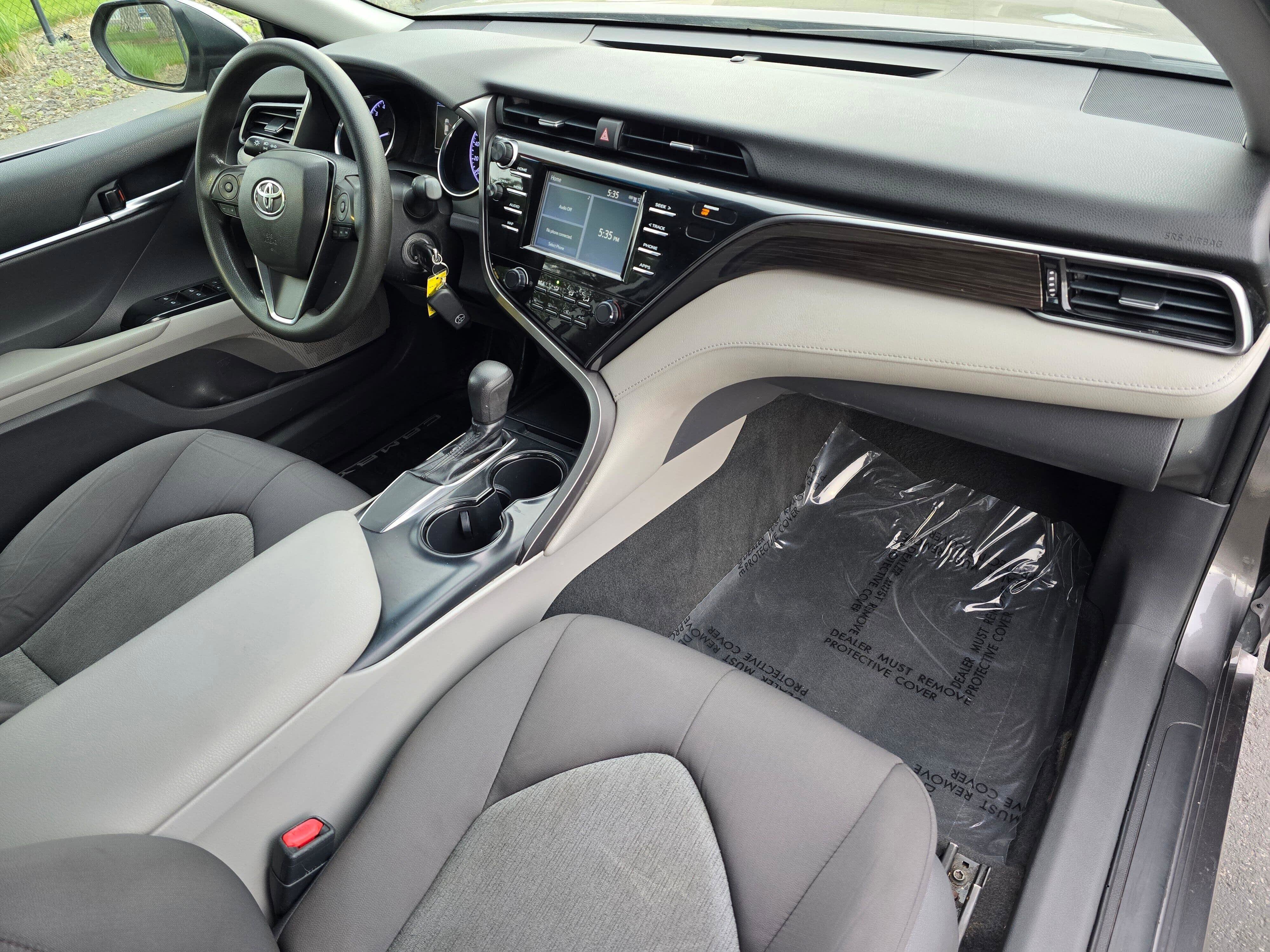 Used 2019 Toyota Camry LE FWD image 11