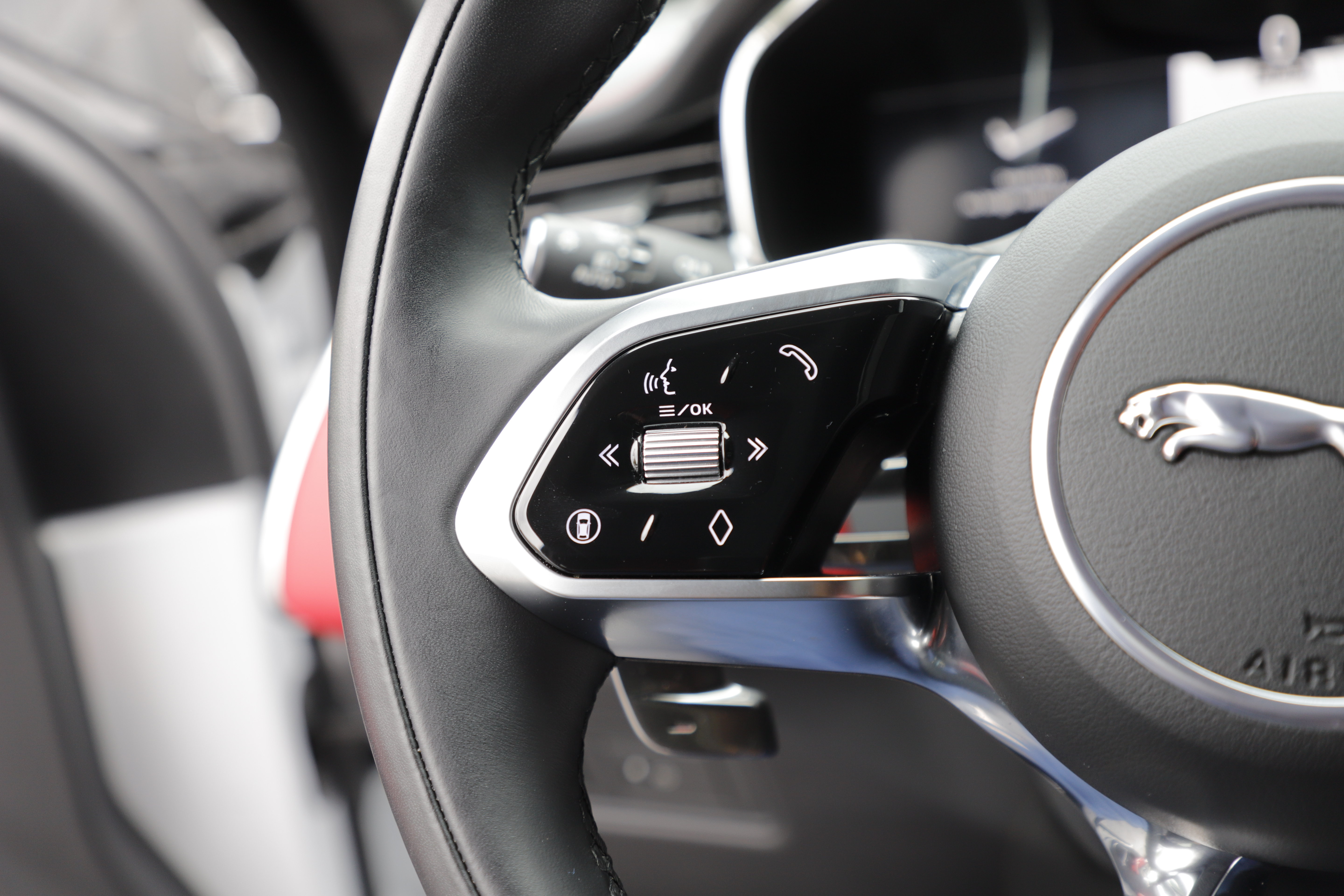 Certified 2025 Jaguar F-PACE R-Dynamic S AWD/4WD image 22