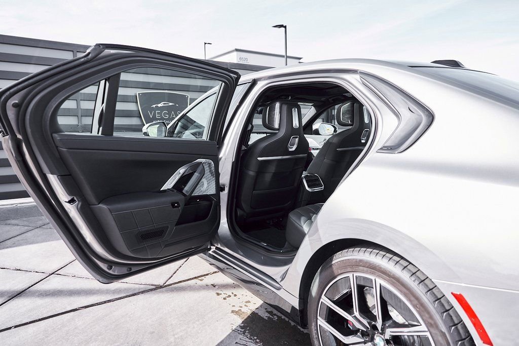 Used 2024 BMW 760i xDrive image 28