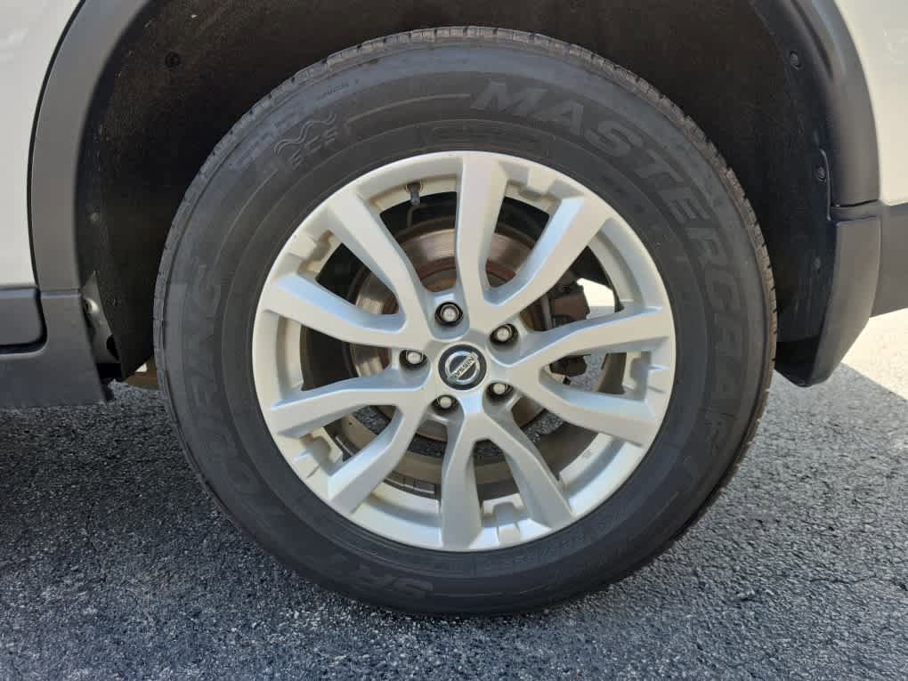 Used 2019 Nissan Rogue SV image 9