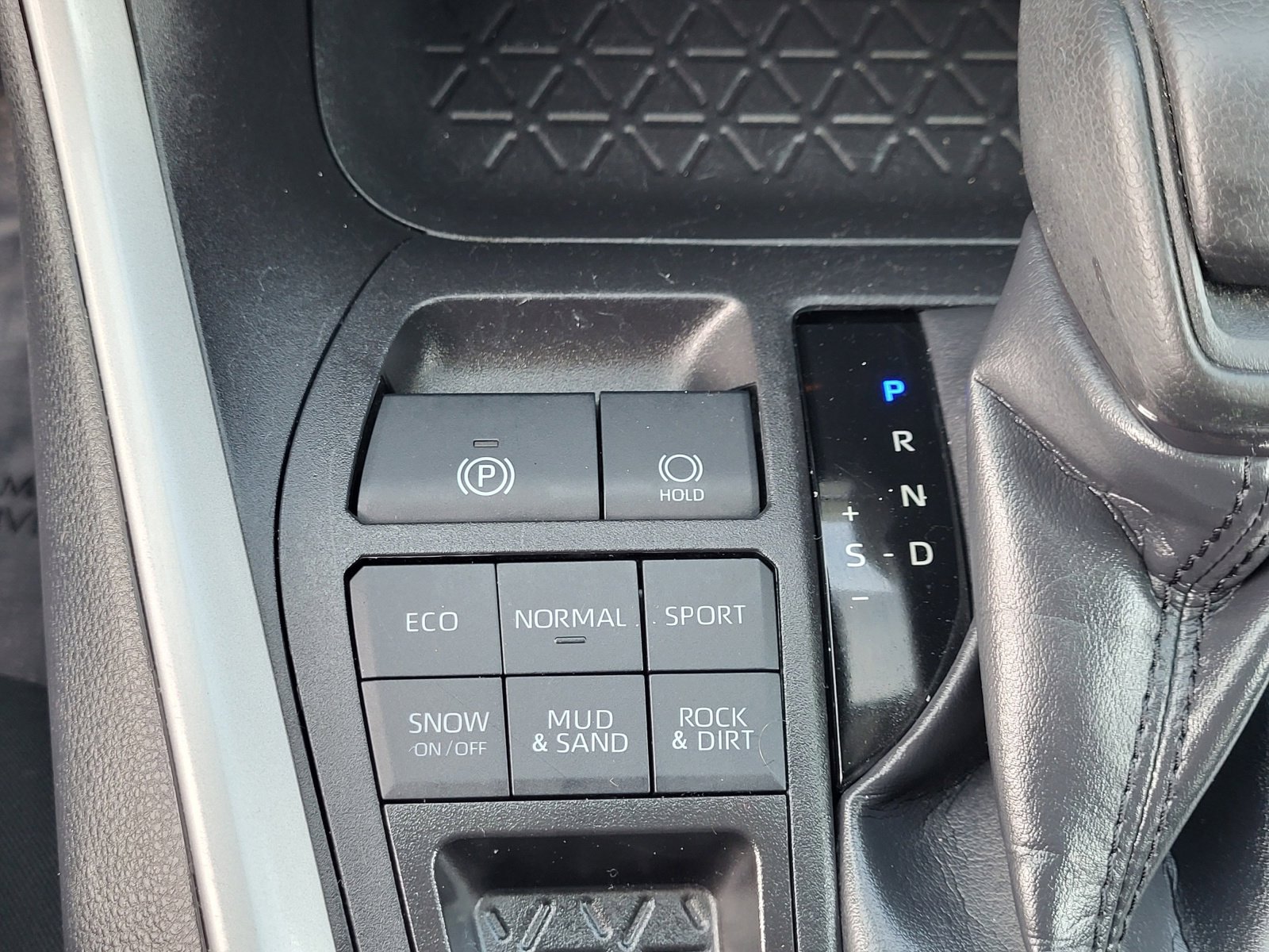 Certified 2025 Toyota RAV4 XLE w/ Convenience Package image 30