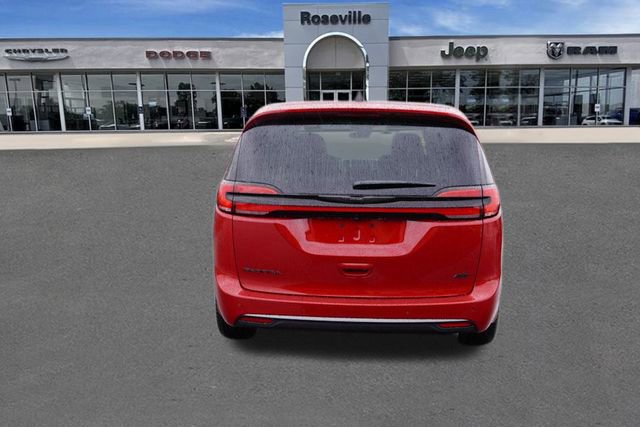 New 2026 Chrysler Pacifica Select image 4