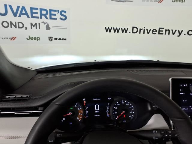 Used 2025 Jeep Compass Limited image 26