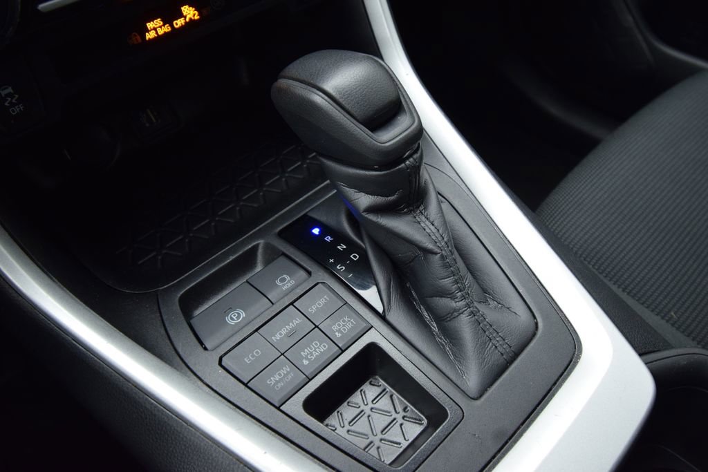 Used 2024 Toyota RAV4 LE image 22