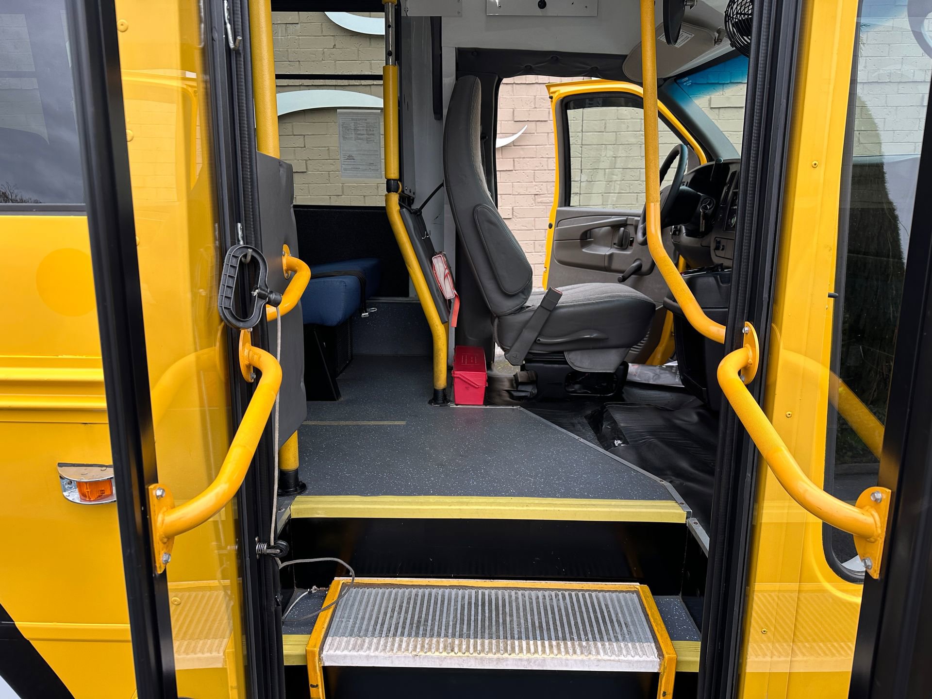 Used 2015 Chevrolet Express 3500 RWD image 15