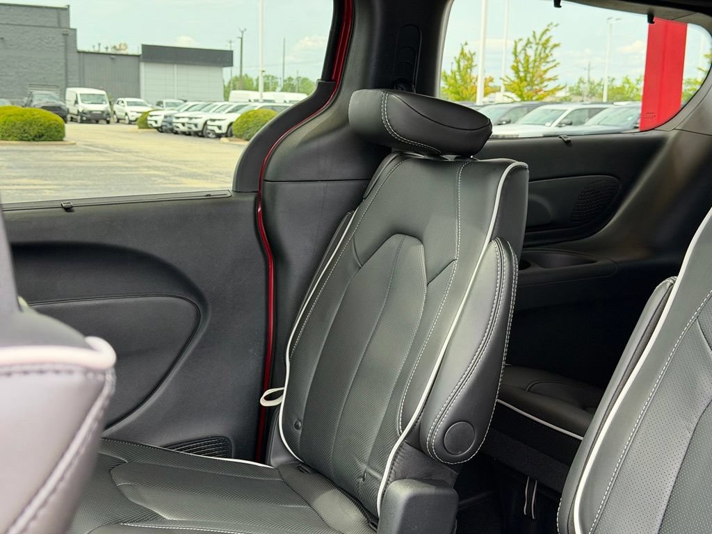 Used 2025 Chrysler Pacifica Limited w/ Uconnect Theater Family Group AWD/4WD image 31